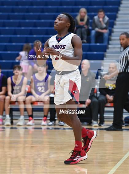 Thumbnail 3 in Jersey Village vs. Benjamin Davis (Houston Methodist Cy-Hoops Invitational) photogallery.