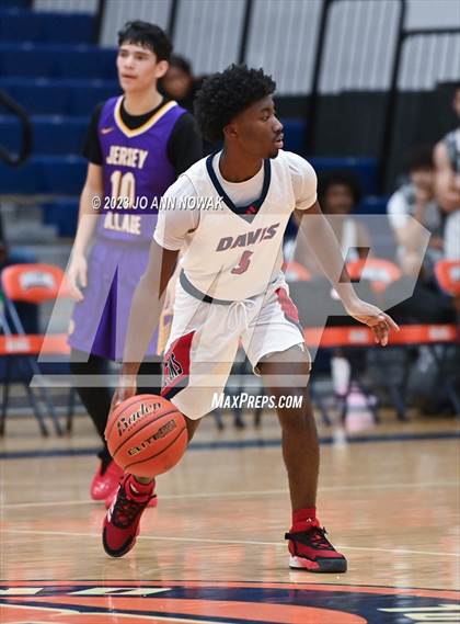 Thumbnail 2 in Jersey Village vs. Benjamin Davis (Houston Methodist Cy-Hoops Invitational) photogallery.