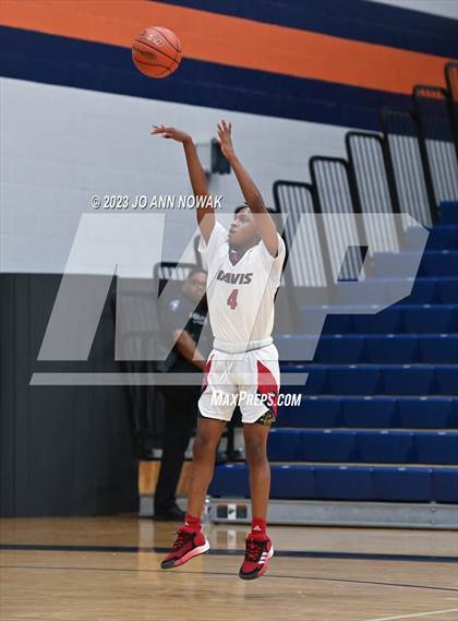 Thumbnail 1 in Jersey Village vs. Benjamin Davis (Houston Methodist Cy-Hoops Invitational) photogallery.