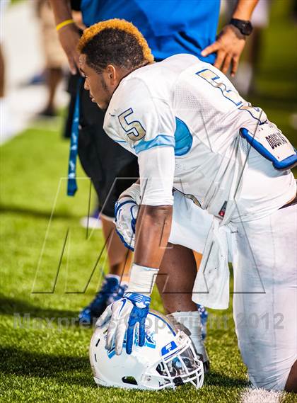 Thumbnail 2 in Sierra Canyon vs. El Camino Real photogallery.
