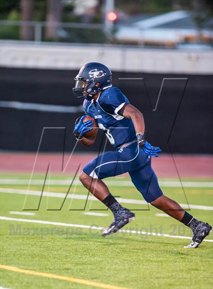 Thumbnail 2 in Sierra Canyon vs. El Camino Real photogallery.
