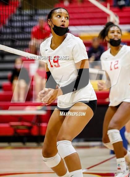 Thumbnail 2 in Mater Dei @ Cathedral Catholic (CIF Regional Semifinal) photogallery.