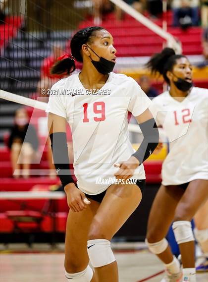 Thumbnail 3 in Mater Dei @ Cathedral Catholic (CIF Regional Semifinal) photogallery.