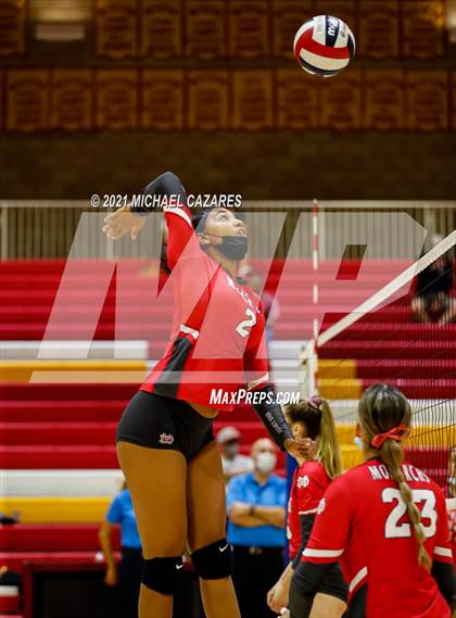 Thumbnail 2 in Mater Dei @ Cathedral Catholic (CIF Regional Semifinal) photogallery.