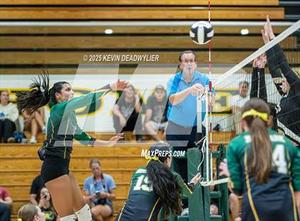 Thumbnail 2 in Calabasas @ Moorpark photogallery.