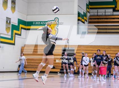 Thumbnail 3 in Calabasas @ Moorpark photogallery.