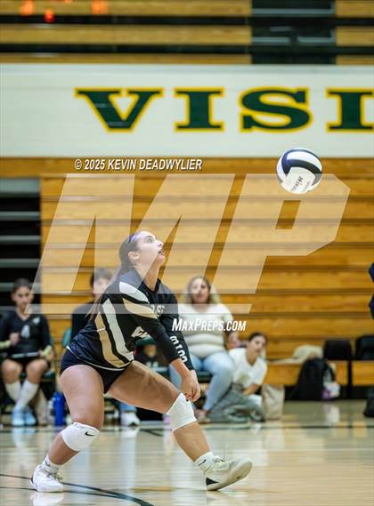 Thumbnail 3 in Calabasas @ Moorpark photogallery.