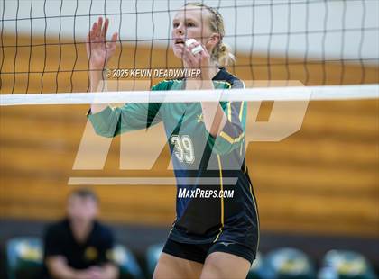 Thumbnail 1 in Calabasas @ Moorpark photogallery.