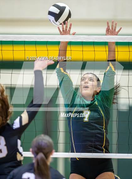 Thumbnail 2 in Calabasas @ Moorpark photogallery.