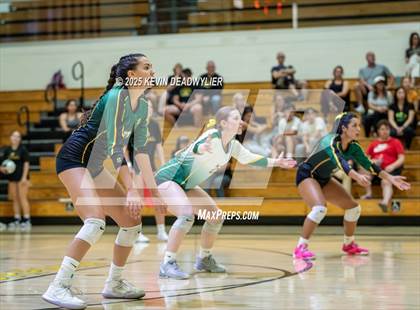 Thumbnail 2 in Calabasas @ Moorpark photogallery.