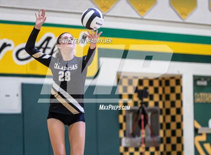 Thumbnail 2 in Calabasas @ Moorpark photogallery.