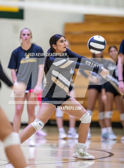 Thumbnail 1 in Calabasas @ Moorpark photogallery.