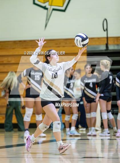 Thumbnail 3 in Calabasas @ Moorpark photogallery.