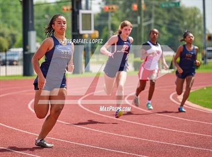 Thumbnail 1 in Northland Christian Relays (200M) photogallery.