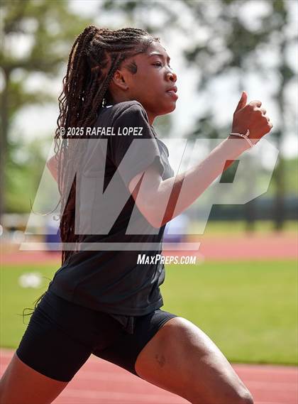 Thumbnail 1 in Northland Christian Relays (200M) photogallery.