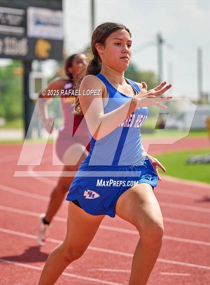 Thumbnail 1 in Northland Christian Relays (200M) photogallery.