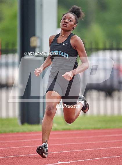 Thumbnail 1 in Northland Christian Relays (200M) photogallery.
