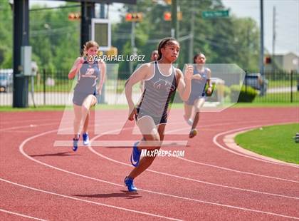 Thumbnail 2 in Northland Christian Relays (200M) photogallery.