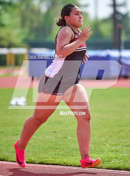 Thumbnail 3 in Northland Christian Relays (200M) photogallery.