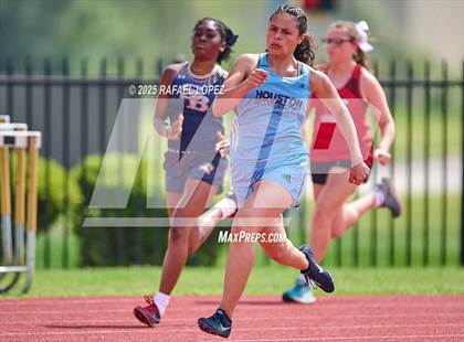 Thumbnail 1 in Northland Christian Relays (200M) photogallery.
