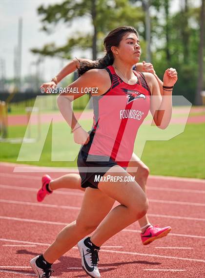Thumbnail 3 in Northland Christian Relays (200M) photogallery.