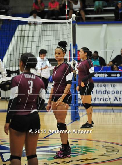 Thumbnail 3 in Reagan vs Lamar (34th Annual Houston ISD Varsity Volleyball Tournament) photogallery.