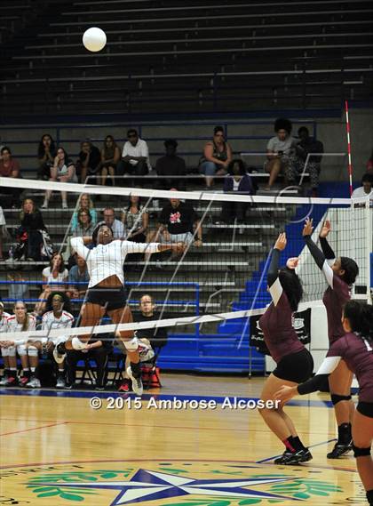 Thumbnail 3 in Reagan vs Lamar (34th Annual Houston ISD Varsity Volleyball Tournament) photogallery.