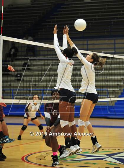 Thumbnail 3 in Reagan vs Lamar (34th Annual Houston ISD Varsity Volleyball Tournament) photogallery.
