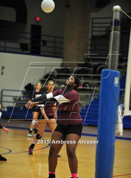 Thumbnail 1 in Reagan vs Lamar (34th Annual Houston ISD Varsity Volleyball Tournament) photogallery.