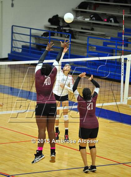 Thumbnail 3 in Reagan vs Lamar (34th Annual Houston ISD Varsity Volleyball Tournament) photogallery.