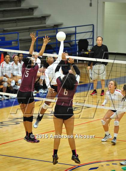 Thumbnail 3 in Reagan vs Lamar (34th Annual Houston ISD Varsity Volleyball Tournament) photogallery.