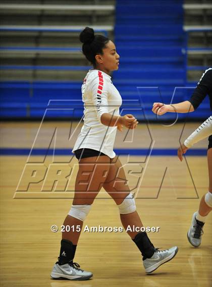 Thumbnail 3 in Reagan vs Lamar (34th Annual Houston ISD Varsity Volleyball Tournament) photogallery.