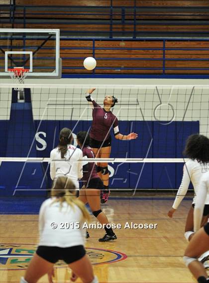Thumbnail 2 in Reagan vs Lamar (34th Annual Houston ISD Varsity Volleyball Tournament) photogallery.