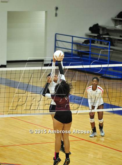Thumbnail 3 in Reagan vs Lamar (34th Annual Houston ISD Varsity Volleyball Tournament) photogallery.