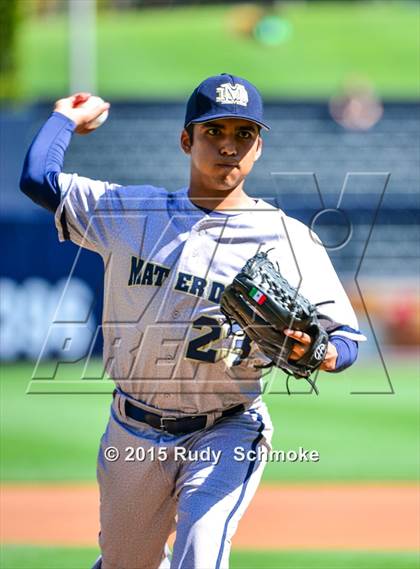 Thumbnail 3 in Bonita Vista vs. Mater Dei Catholic photogallery.