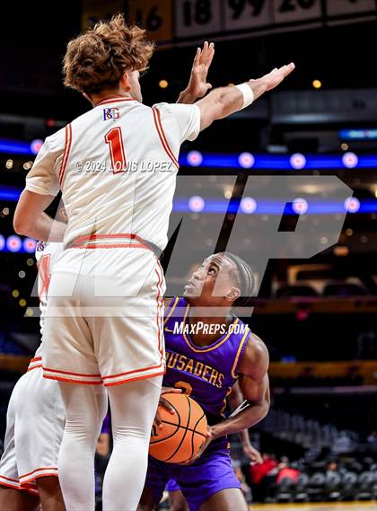 Thumbnail 2 in Bishop Gorman vs. Archbishop Riordan (Coastal Catholic Classic) photogallery.