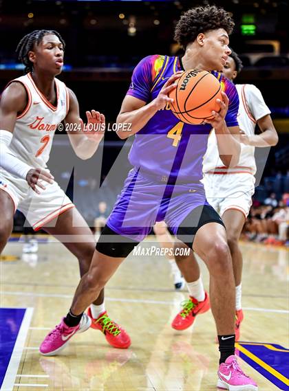 Thumbnail 1 in Bishop Gorman vs. Archbishop Riordan (Coastal Catholic Classic) photogallery.
