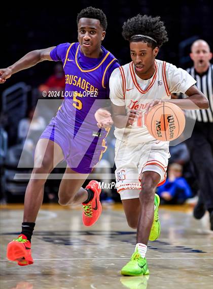 Thumbnail 2 in Bishop Gorman vs. Archbishop Riordan (Coastal Catholic Classic) photogallery.