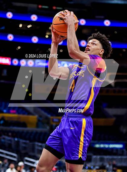 Thumbnail 2 in Bishop Gorman vs. Archbishop Riordan (Coastal Catholic Classic) photogallery.