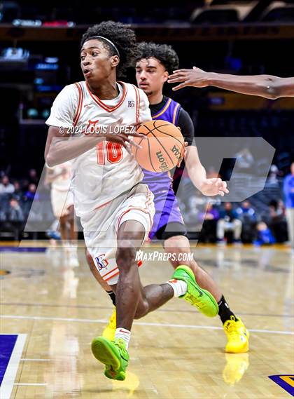 Thumbnail 2 in Bishop Gorman vs. Archbishop Riordan (Coastal Catholic Classic) photogallery.