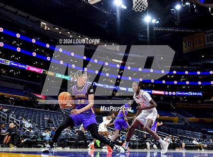 Thumbnail 2 in Bishop Gorman vs. Archbishop Riordan (Coastal Catholic Classic) photogallery.