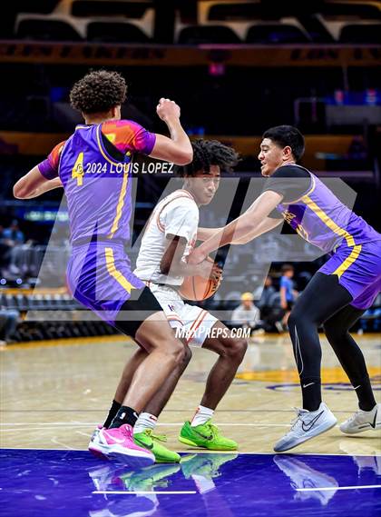 Thumbnail 1 in Bishop Gorman vs. Archbishop Riordan (Coastal Catholic Classic) photogallery.