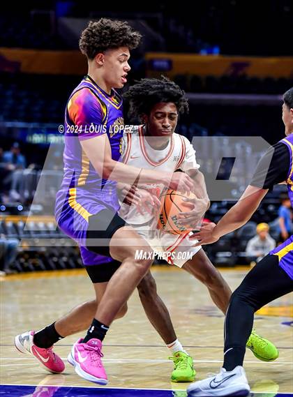Thumbnail 3 in Bishop Gorman vs. Archbishop Riordan (Coastal Catholic Classic) photogallery.