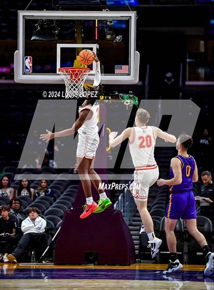 Thumbnail 1 in Bishop Gorman vs. Archbishop Riordan (Coastal Catholic Classic) photogallery.