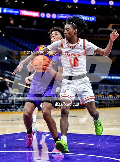 Thumbnail 1 in Bishop Gorman vs. Archbishop Riordan (Coastal Catholic Classic) photogallery.