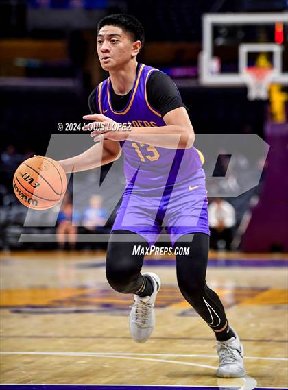 Thumbnail 1 in Bishop Gorman vs. Archbishop Riordan (Coastal Catholic Classic) photogallery.