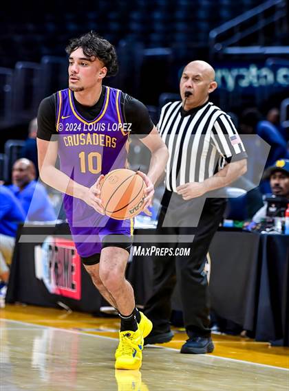Thumbnail 2 in Bishop Gorman vs. Archbishop Riordan (Coastal Catholic Classic) photogallery.