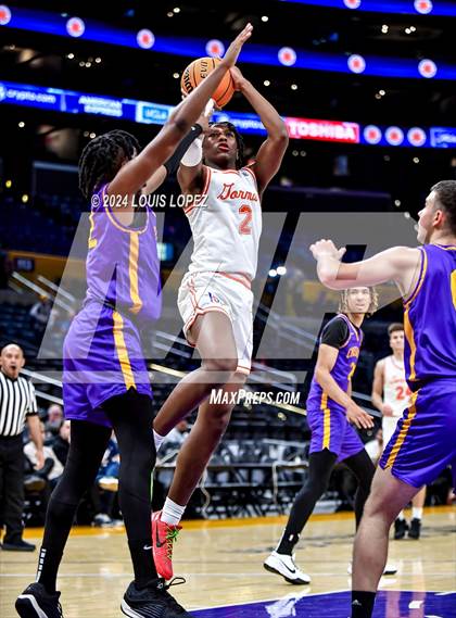 Thumbnail 3 in Bishop Gorman vs. Archbishop Riordan (Coastal Catholic Classic) photogallery.
