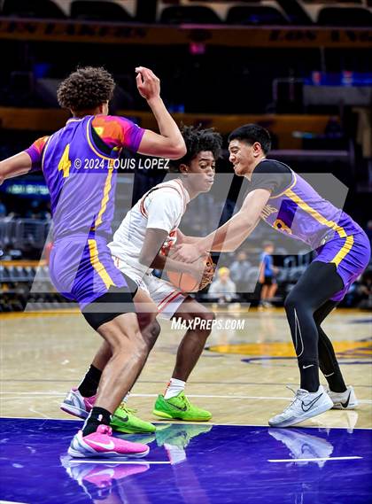 Thumbnail 2 in Bishop Gorman vs. Archbishop Riordan (Coastal Catholic Classic) photogallery.