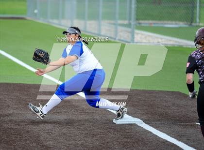 Thumbnail 3 in Temple vs. Wylie (UIL 6A Area Playoff) photogallery.